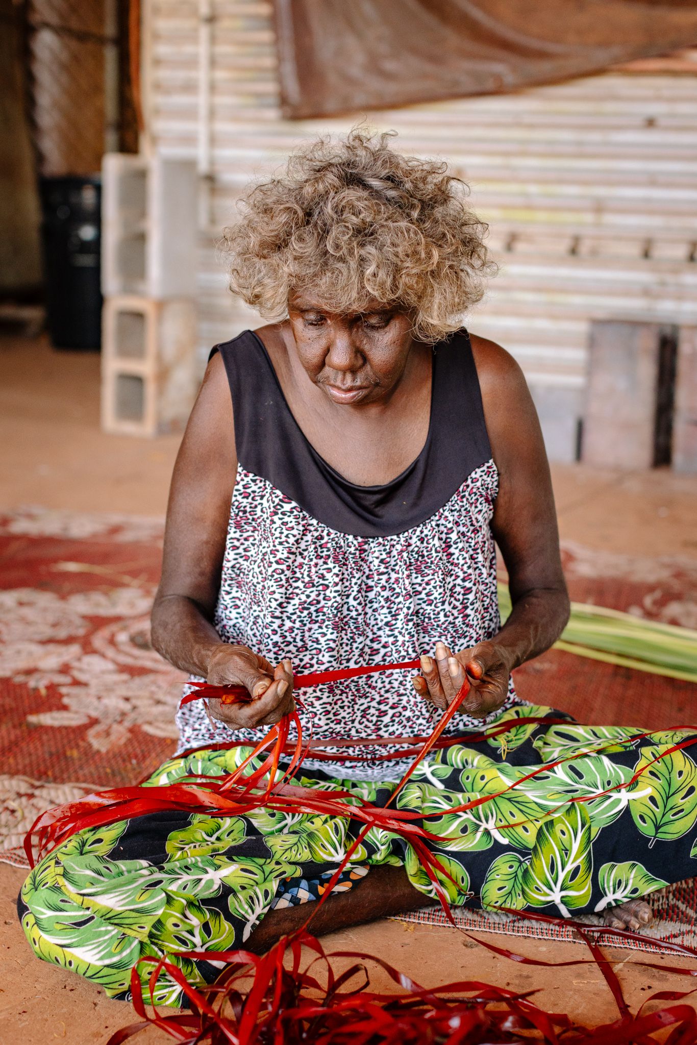 Bula'bula Arts Aboriginal Corporation - Evonne Munuyngu with her freshly dyed pandanus