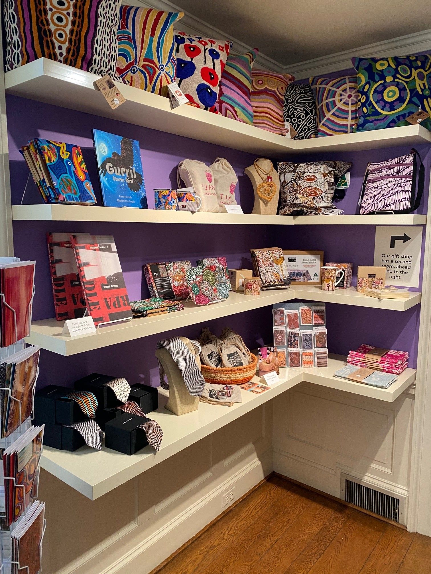 Kluge-Ruhe Aboriginal Art Collection of the University of Virginia - Gift shop 2